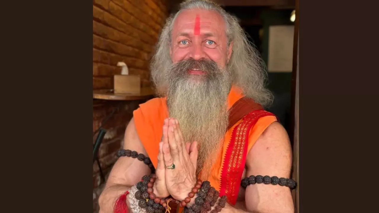 अब चर्चा में आए मस्कुलर बाबा... लोगों ने कहां ये तो परशुराम, जानें कौन?