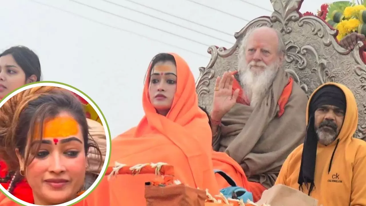 किसी मॉडल को दिखाने के लिए नहीं, वायरल सुंदरी हर्षा रिछारिया की किस हरकत पर भड़के संत?