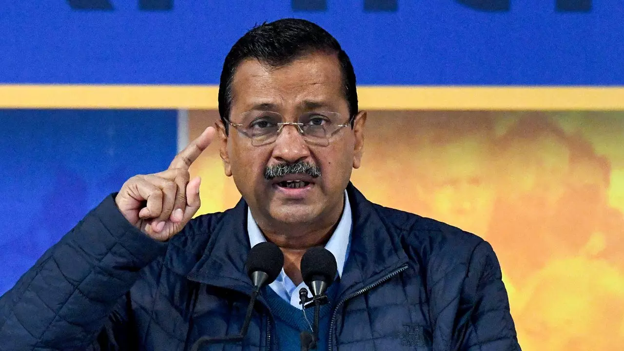 आप करें तो सही, हम करें तो गलत, दिल्ली चुनाव के लिए बीजेपी की घोषणाओं पर बिफरे केजरीवाल आप करें तो सही, हम करें तो गलत, दिल्ली चुनाव के लिए बीजेपी की घोषणाओं पर बिफरे केजरीवाल