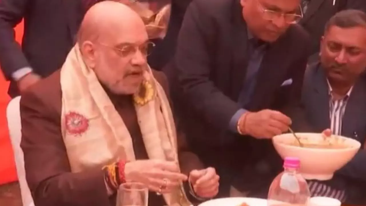अमित शाह ने JD(U) नेता के साथ खाया दड़ी-चूड़ा,  बिहार चुनाव से पहले चुनावी चाणक्य की क्या है रणनीति?