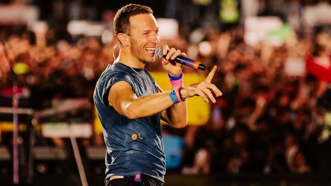 Coldplay: कॉन्सर्ट में जय श्री राम कहकर क्रिस मार्टिन ने लूट ली महफिल, उमड़ा लोगों का हुजूम | VIDEO