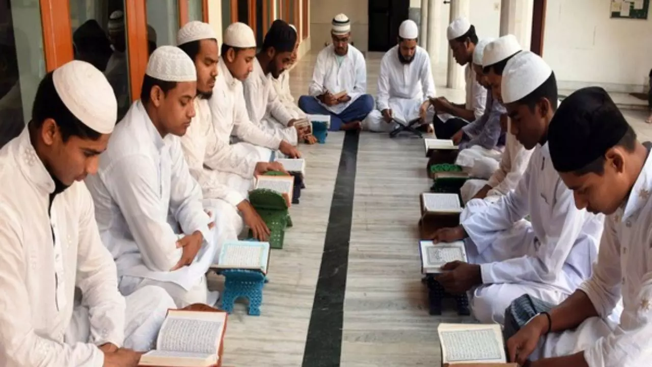 अब इस्लाम के साथ श्री राम की कथा! उत्तराखंड के मॉर्डन मदरसे ने क्यों लिया ये फैसला? अब इस्लाम के साथ श्री राम की कथा! उत्तराखंड के मॉर्डन मदरसे ने क्यों लिया ये फैसला?