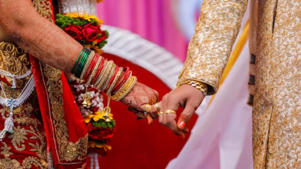 मिलन से पहले जुदाई! सात फेरे से पहले दूल्हे को आया हार्ट अटैक और हो गई मौत