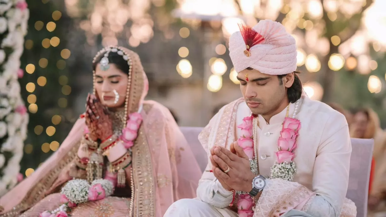 नीरज चोपड़ा ने की लव या अरेंज मैरिज, पहाड़ों की रानी में ही क्यों की शादी?
