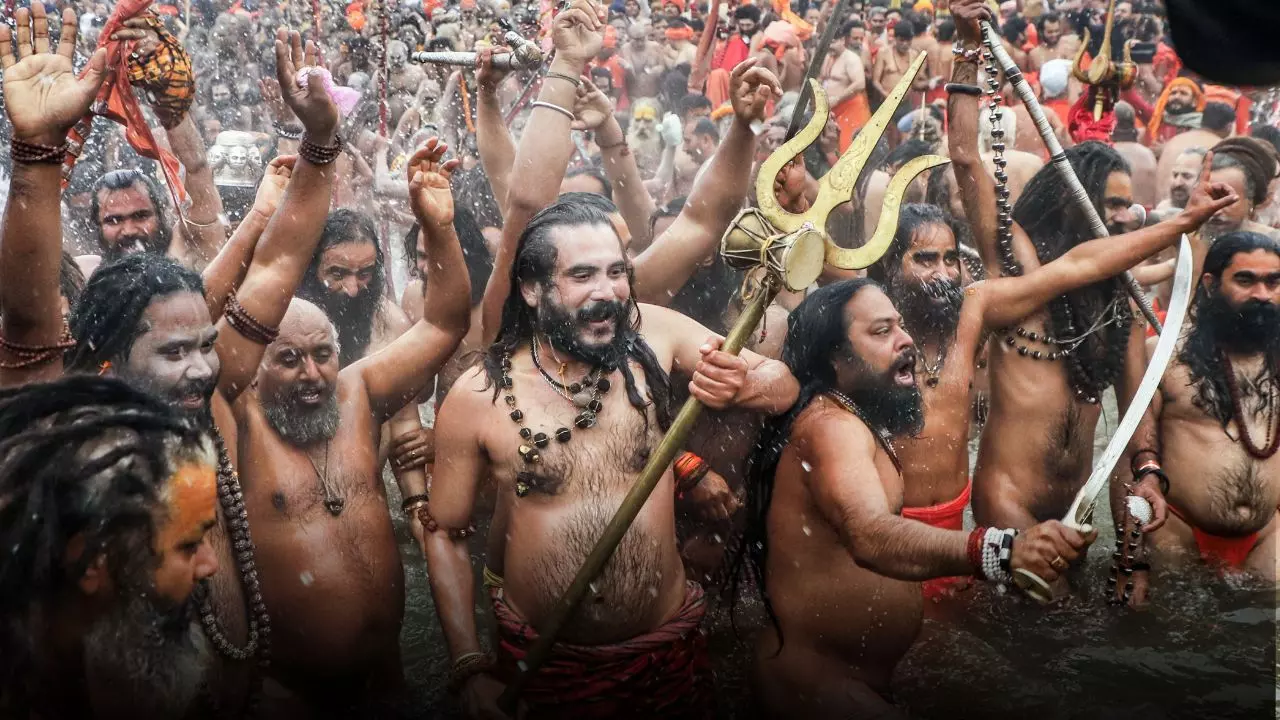 महाकुंभ बना अर्थव्यवस्था का पावरहाउस, 8 लाख वर्कर्स को रोजगार, तो कितने की होगी आर्थिक गतिविधि?