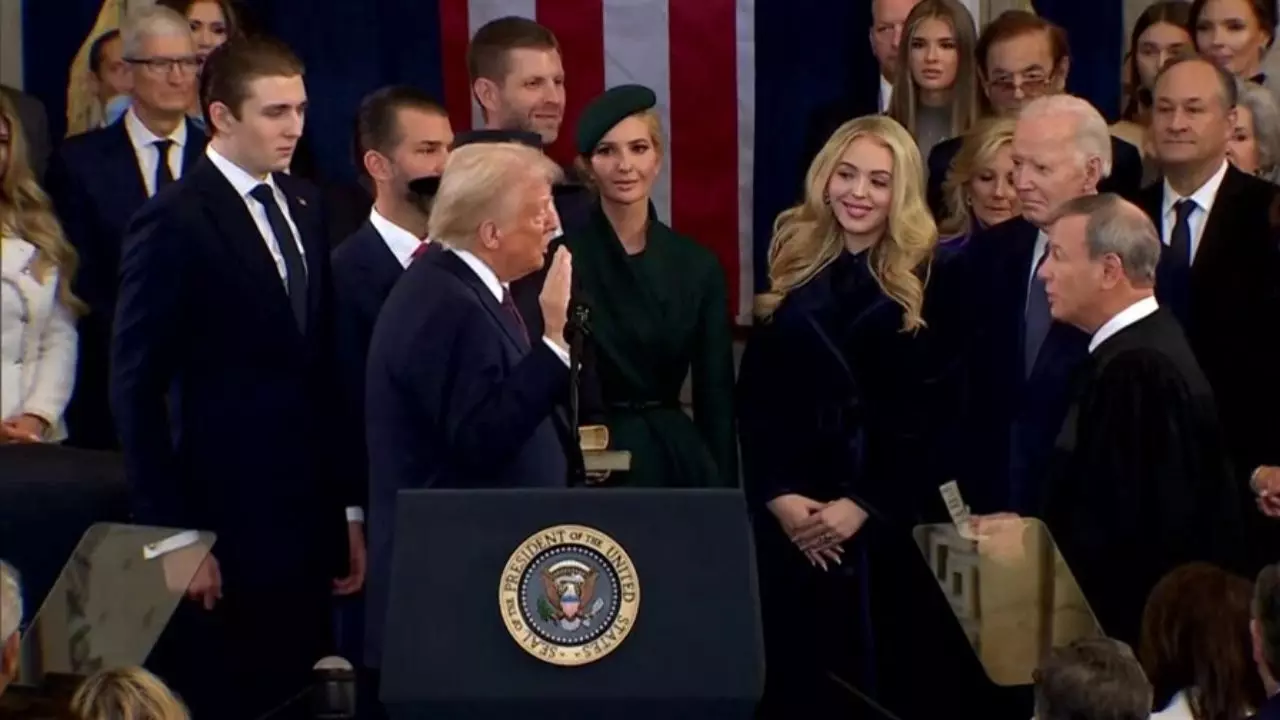 Donald Trump Oath: डोनाल्ड ट्रंप ने अमेरिका के 47वें राष्ट्रपति के रूप में शपथ ली