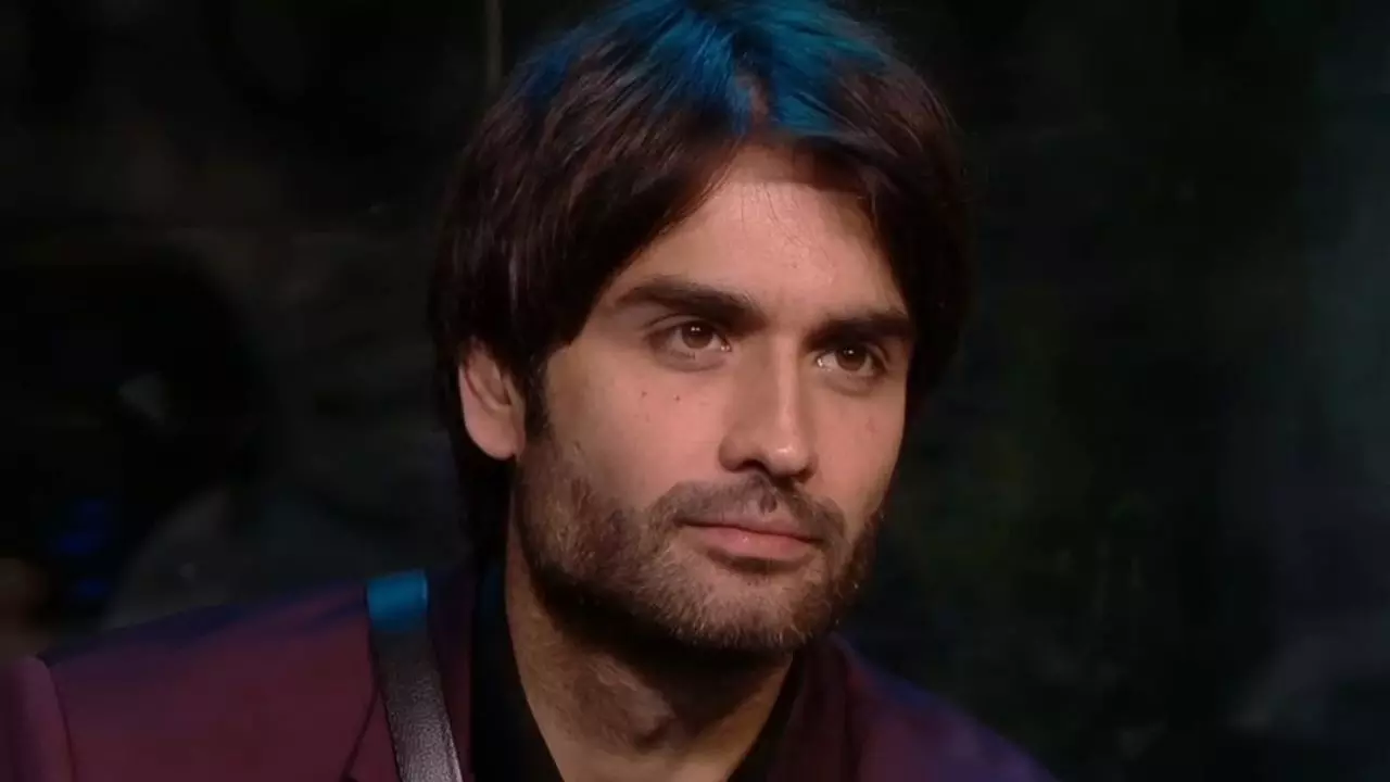 Bigg Boss 18: हार के बाद Vivian ने अपने फैंस से मांगी माफी, शो के लाडले ने जताया दुख Bigg Boss 18: हार के बाद Vivian ने अपने फैंस से मांगी माफी, शो के लाडले ने जताया दुख