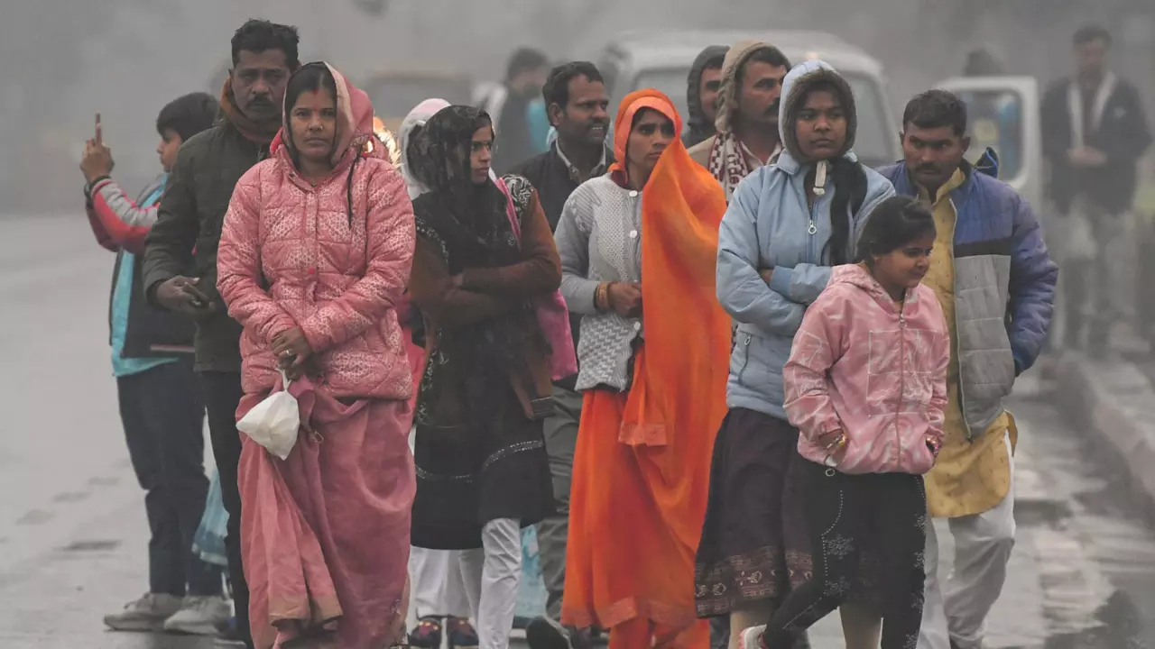 दिल्ली वालों अभी नहीं मिलेगी ठंड से राहत! मौसम विभाग ने पूरे उत्तर भारत के लिए जारी किया अलर्ट