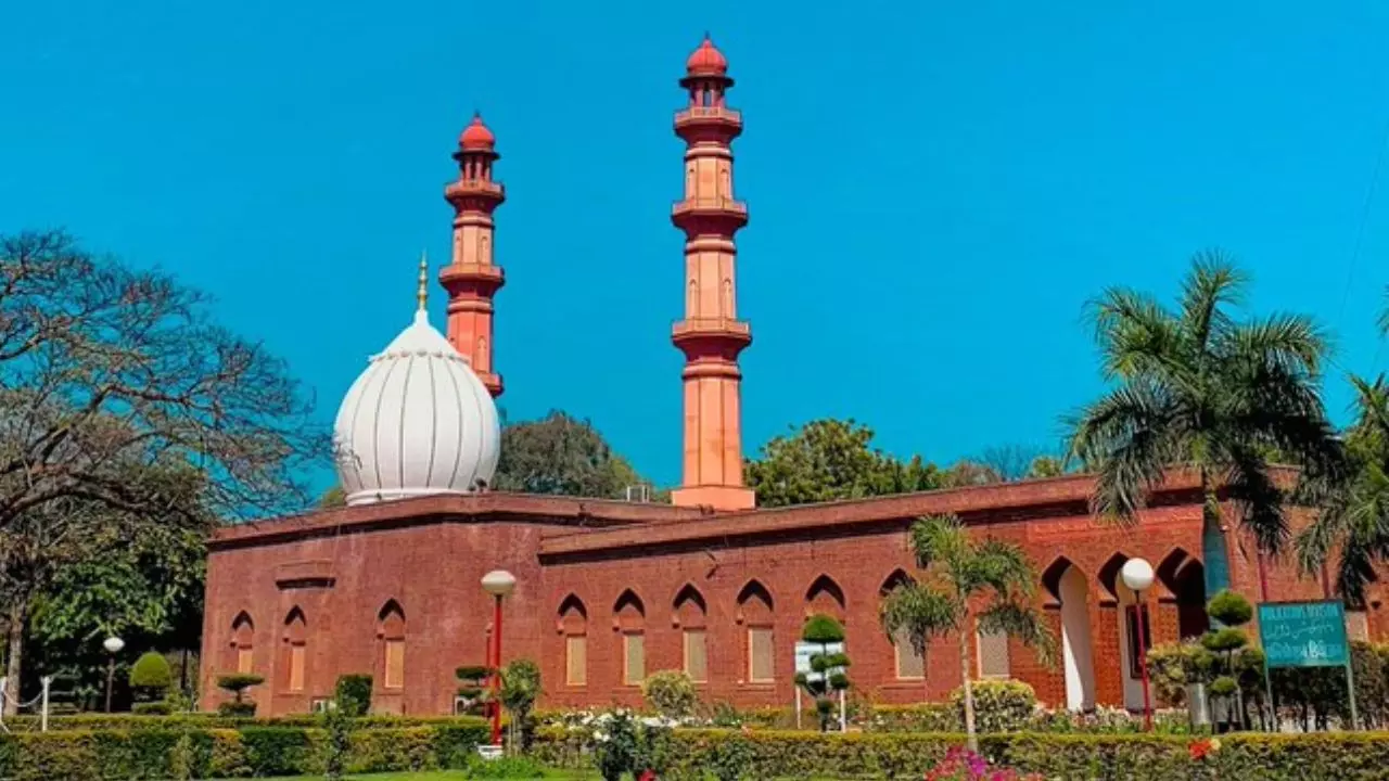सोशल मीडिया पर पोस्ट और कैंपस छोड़ने तक... AMU की इन देशों के छात्रों के लिए नई गाइडलाइन