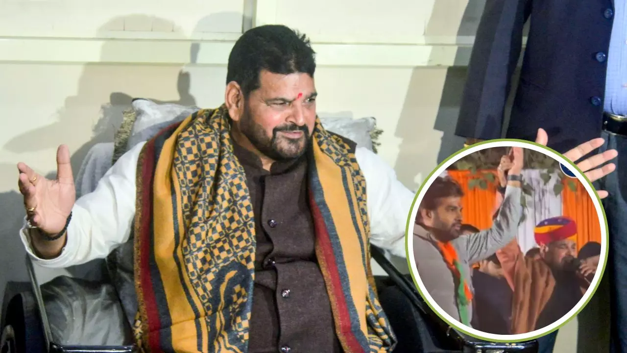 इस बार बंदर को नहीं शेर को जिताना, दिल्ली चुनाव में बृजभूषण शरण सिंह की एंट्री; VIDEO इस बार बंदर को नहीं शेर को जिताना, दिल्ली चुनाव में बृजभूषण शरण सिंह की एंट्री; VIDEO