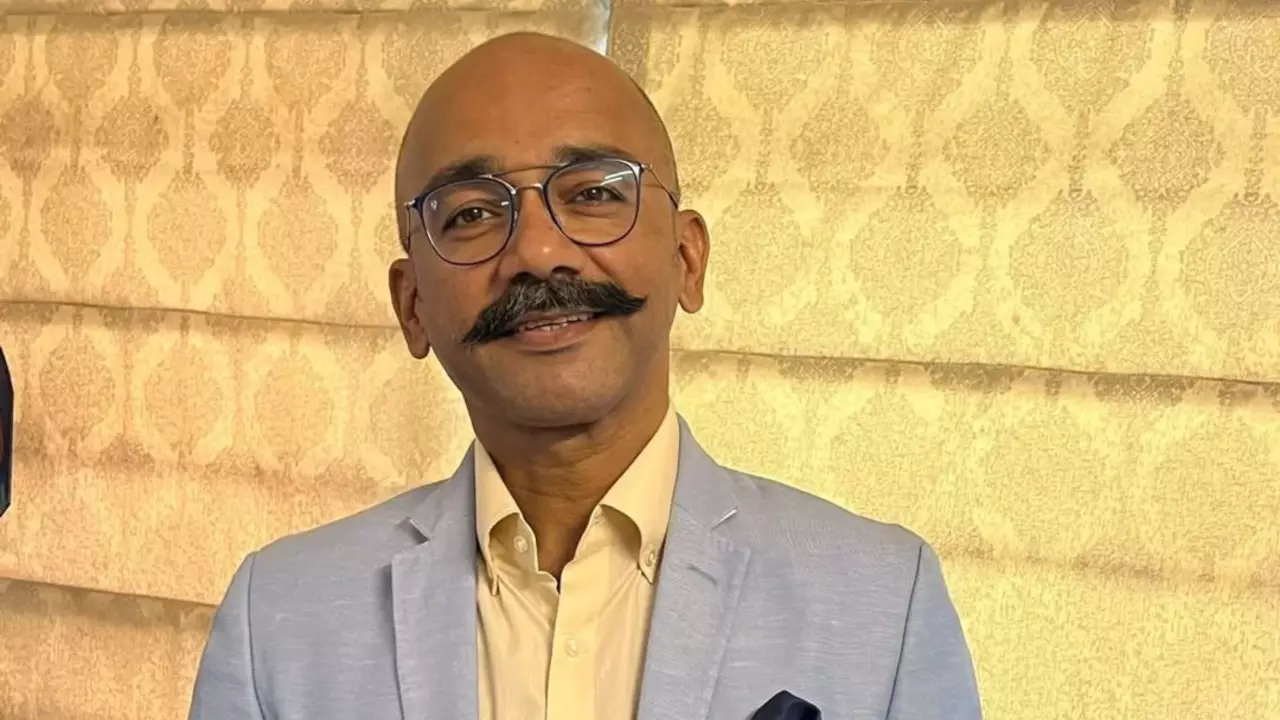 मैं बिग बॉस नहीं हूं... Rajat Dalal के फैंस दे रहे हैं शो के नारेटर Vijay Vikram Singh को जान से मारने की धमकी