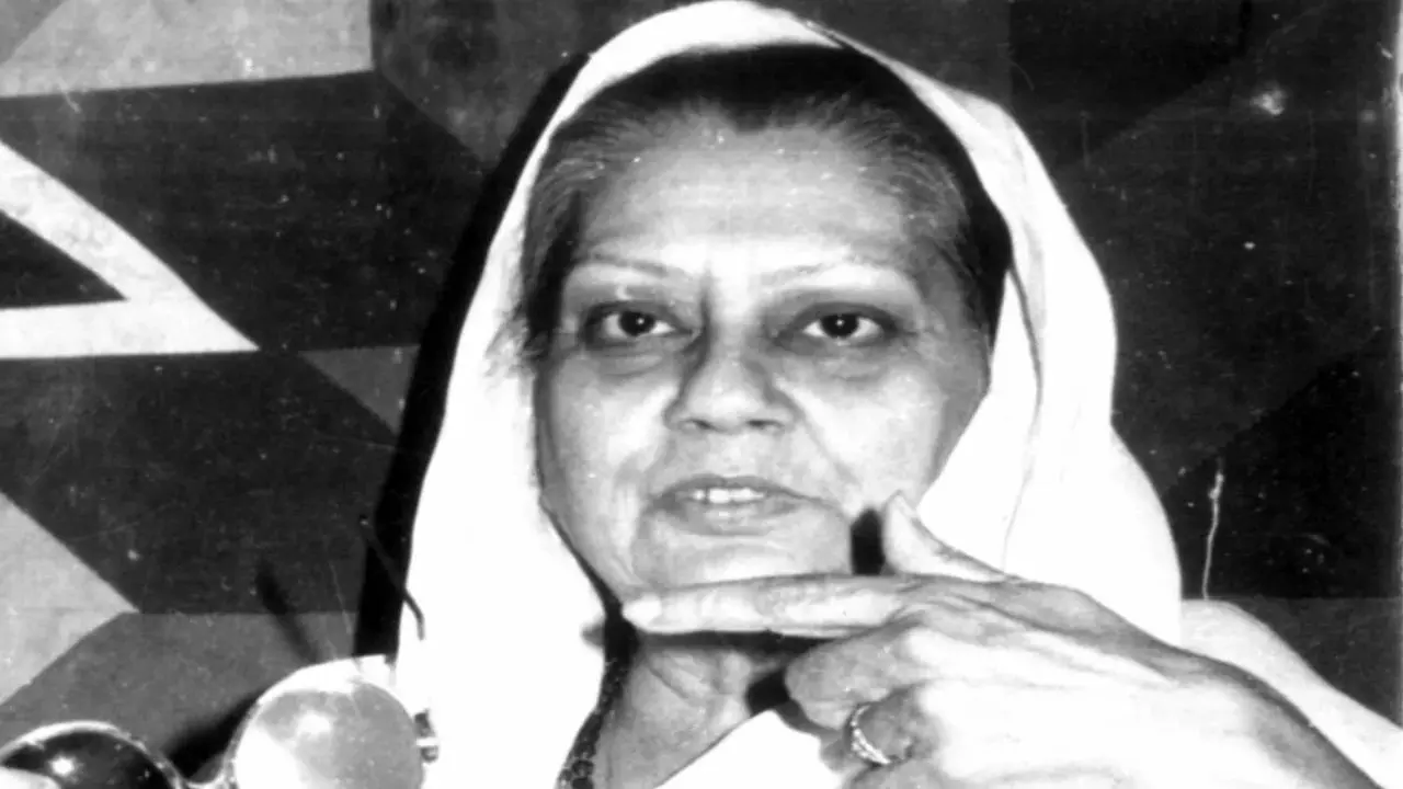बेटे से छीना अंतिम संस्कार का हक़, इमरजेंसी में इंदिरा का विरोध; कहानी केंद्रीय मंत्री की दादी विजयराजे सिंधिया की