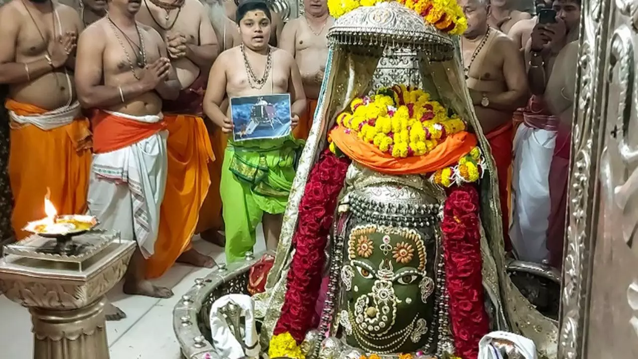 महाकाल को कैसे चढ़ेगा प्रसाद, क्‍या उज्‍जैन में नहीं लागू होगा MP में धार्मिक स्थलों पर शराबबंदी का कानून?