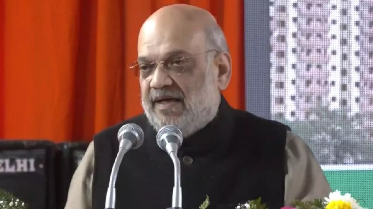 हम करवाएंगे यमुना की साफ-सफाई, आप लगाइएगा डुबकी, अमित शाह ने गिनवाए केजरीवाल के अधूरे वादे