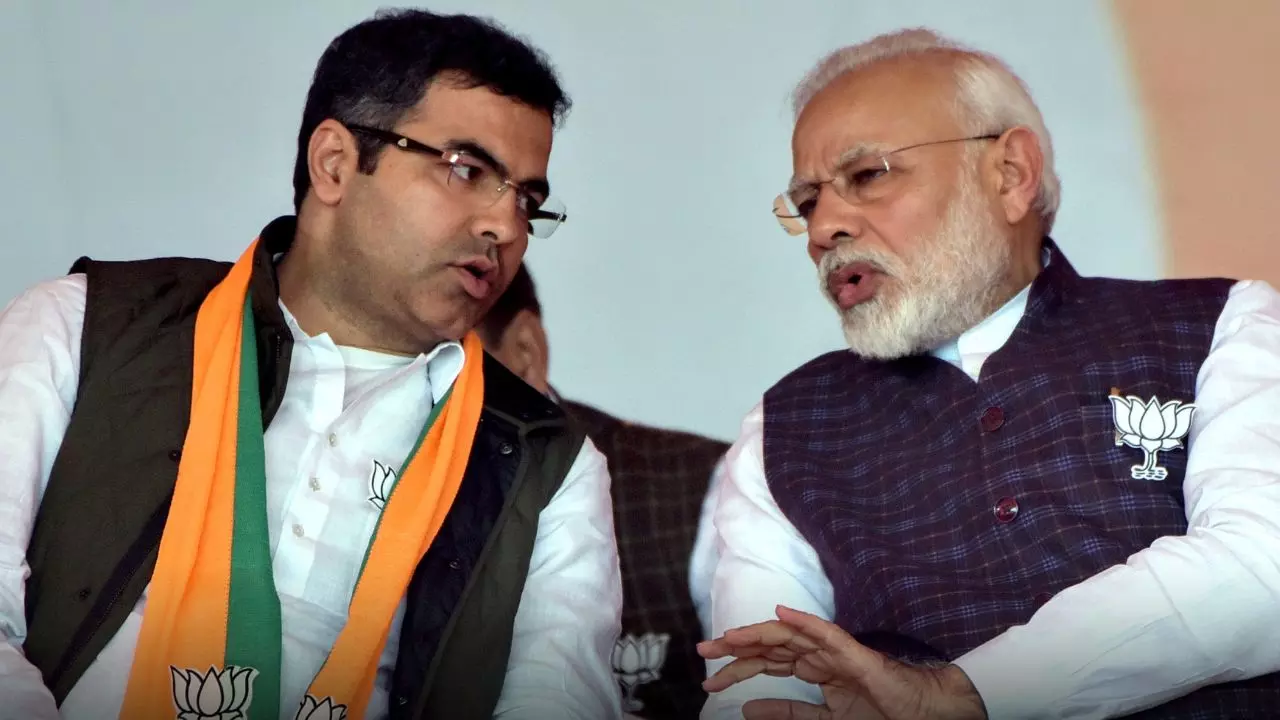 Delhi Election: 26 साल बाद सत्ता वापसी की कोशिश में लगी BJP, क्या-क्या लगा है दांव पर?