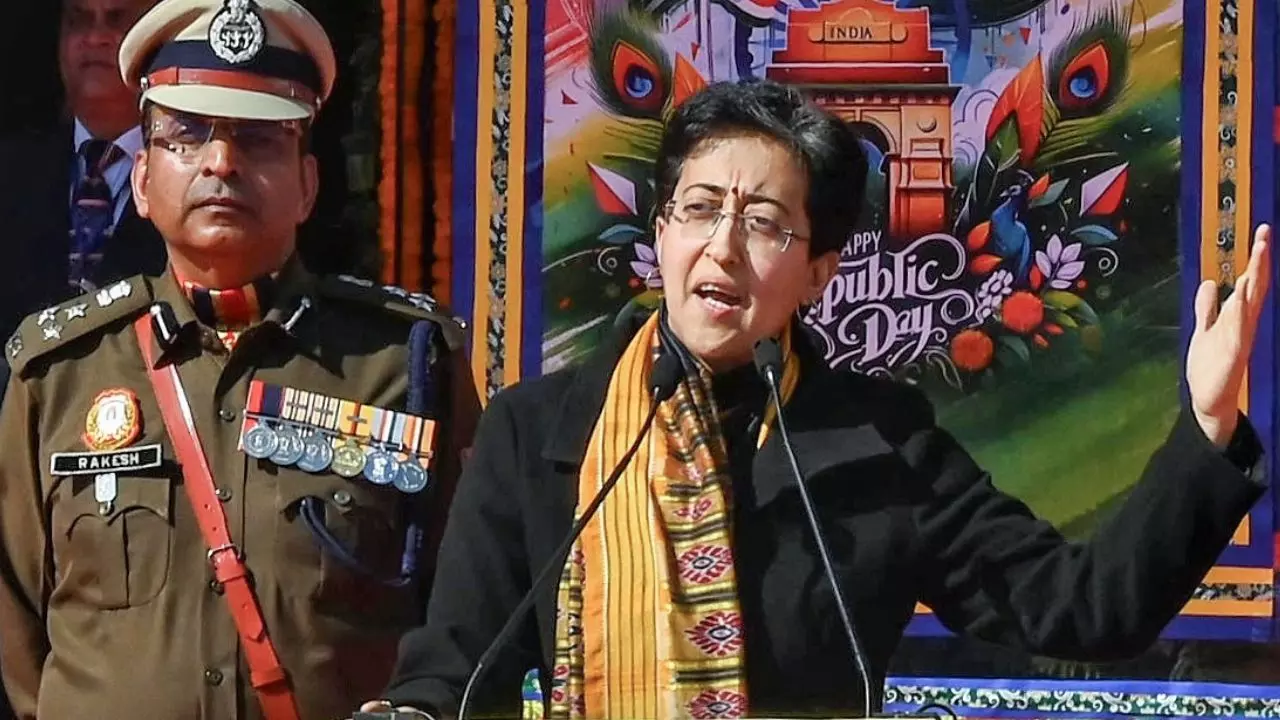 दिल्ली चुनाव में यमुना के पानी पर रार! CM आतिशी ने चुनाव आयोग को लिखा लेटर, कर दी ये मांग दिल्ली चुनाव में यमुना के पानी पर रार! CM आतिशी ने चुनाव आयोग को लिखा लेटर, कर दी ये मांग