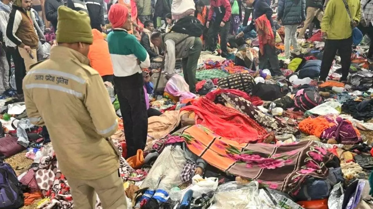 महाकुंभ में कैसे मची भगदड़? हर ओर सुनाई दी श्रद्धालुओं के चीखने-चिल्लाने की आवाज महाकुंभ में कैसे मची भगदड़? हर ओर सुनाई दी श्रद्धालुओं के चीखने-चिल्लाने की आवाज