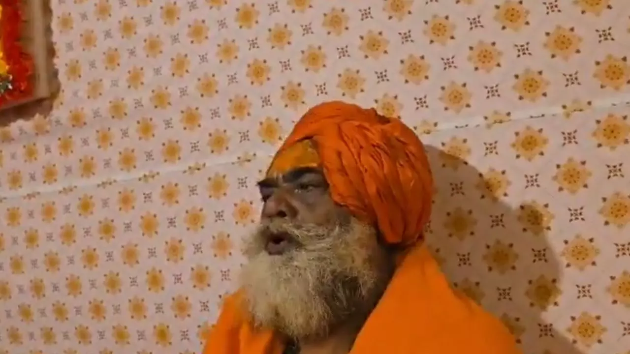 प्रयागराज जरूरी नहीं, गंगा में कहीं भी कर सकते हैं स्नान, भगदड़ के बाद अखाड़ा परिषद की अपील प्रयागराज जरूरी नहीं, गंगा में कहीं भी कर सकते हैं स्नान, भगदड़ के बाद अखाड़ा परिषद की अपील