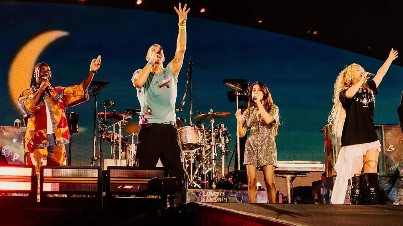 Coldplay कॉन्सर्ट में लोगों ने काटा जमकर बवाल, बजाए एक-दूसरे को थप्पड़, देखें VIDEO