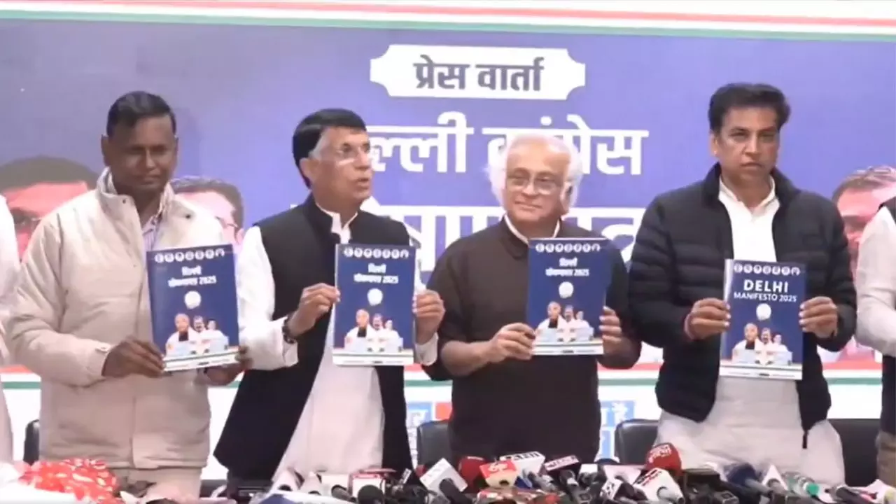 महिलाओं को 2500 रुपये, 300 यूनिट फ्री बिजली और 500 में सिलेंडर; कांग्रेस के घोषणा पत्र में क्या-क्‍या गारंटी?