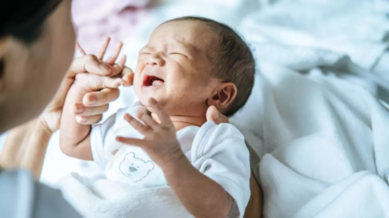 रोने पर न्यू बॉर्न बेबी के नहीं आते हैं आंसू, जानें ऐसा क्यों होता है?