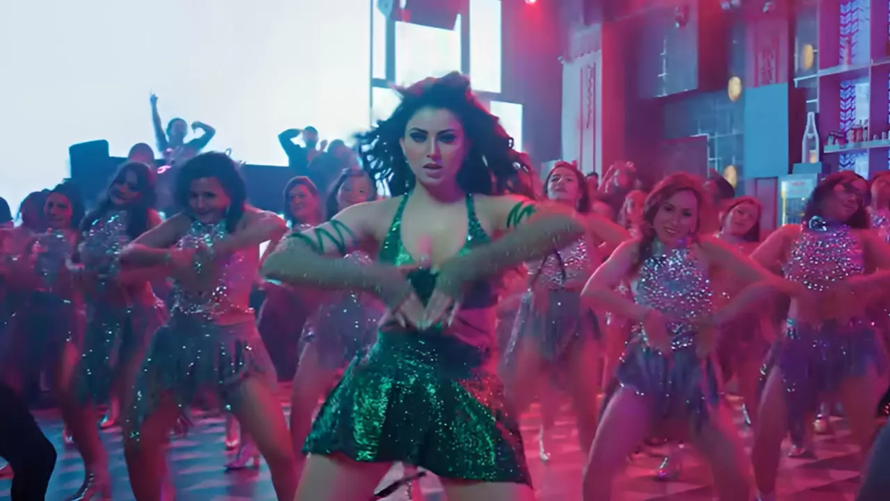 Akshra Singh की आवाज में धमाकेदार एंथम बना Faraari सॉन्ग, Urvashi Rautela ने डांस फ्लोर पर लगाई आग