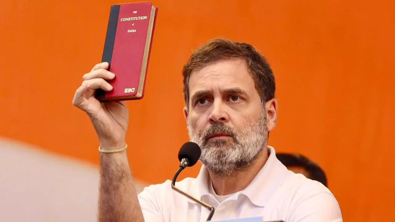 केजरीवाल और मोदी दोनों करते हैं झूठे वादे, राहुल गांधी की AAP प्रमुख को चुनौती - यमुना का पानी पीकर दिखा दें