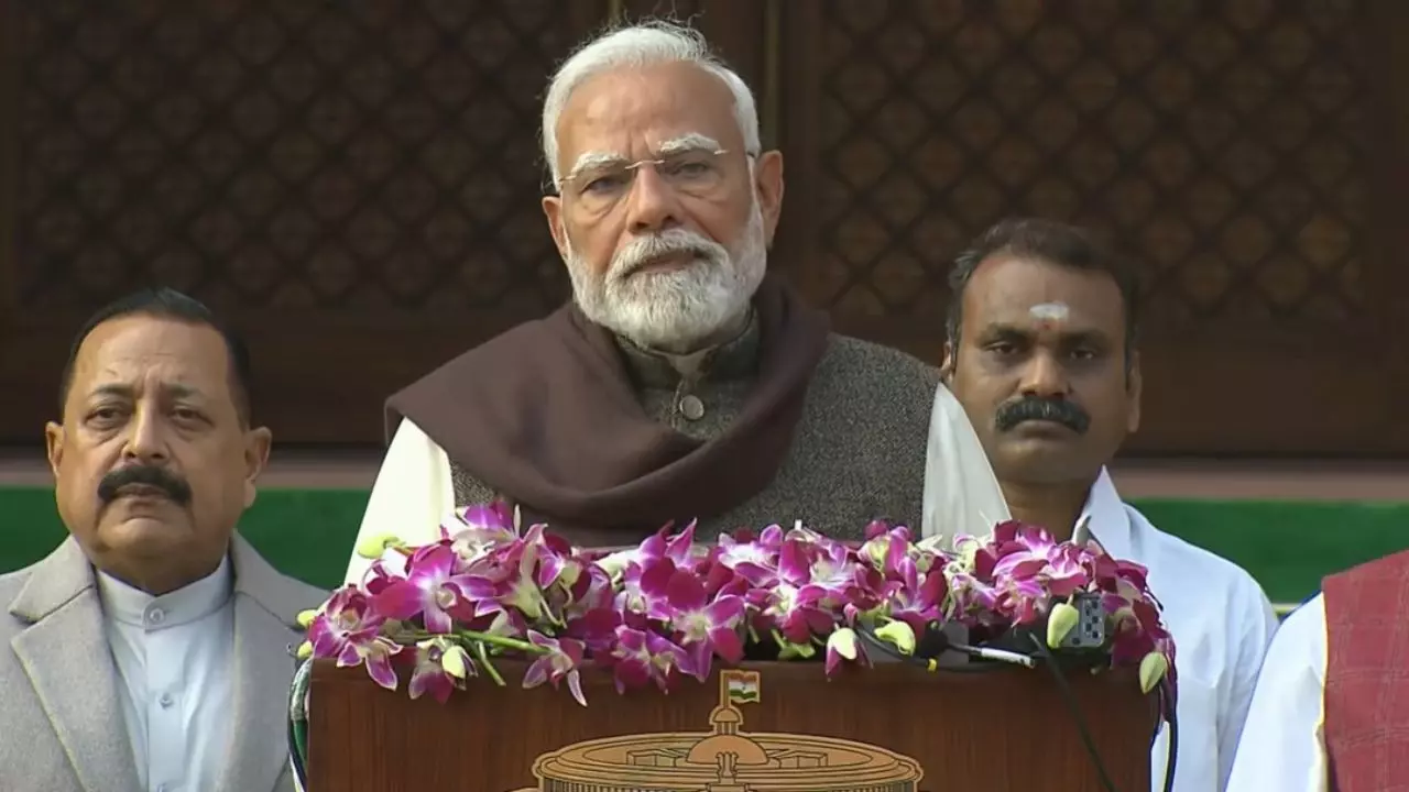बजट सत्र से पहले PM मोदी का विपक्ष पर तंज - चिंगारी को हवा देने वालों की कमी नहीं बजट सत्र से पहले PM मोदी का विपक्ष पर तंज - चिंगारी को हवा देने वालों की कमी नहीं