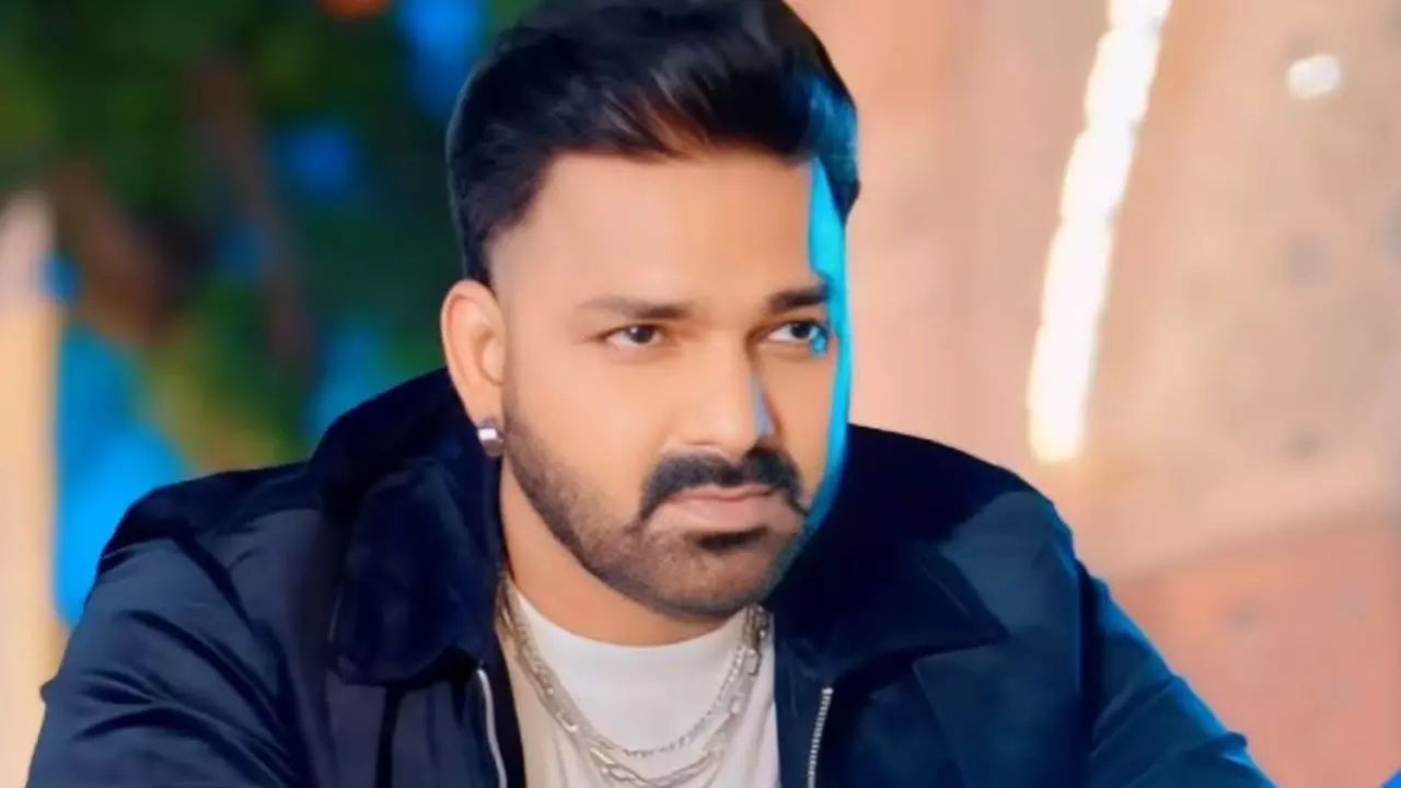सरेआम घर में घुस कर किसे मारने की धमकी दे रहे पवन सिंह? देखें VIDEO सरेआम घर में घुस कर किसे मारने की धमकी दे रहे पवन सिंह? देखें VIDEO