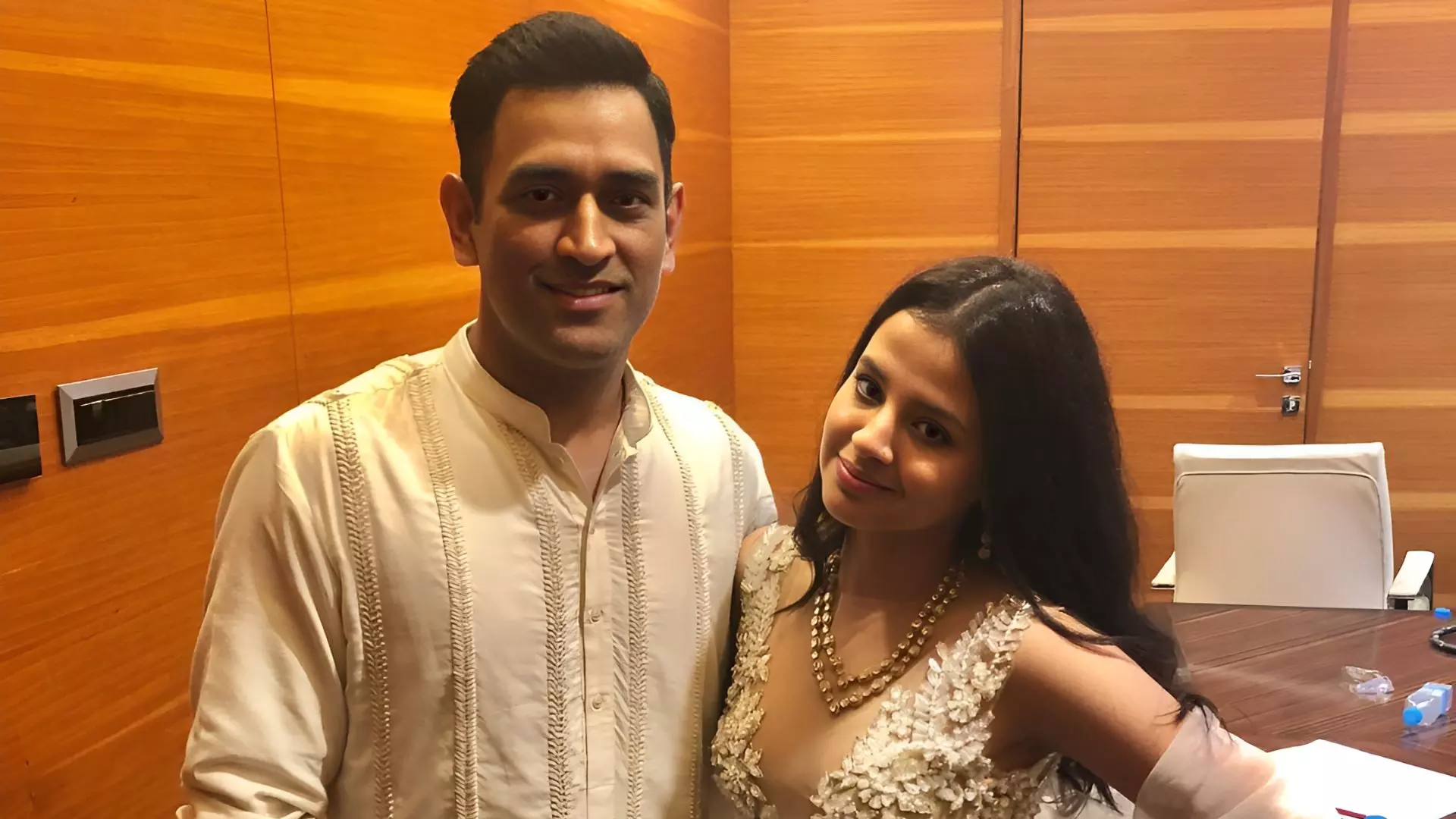 इंजेक्शन से डरते हैं Mahendra Singh Dhoni, पत्नी Sakshi Dhoni हेल्थ के मामले में हैं बेहद एक्टिव इंजेक्शन से डरते हैं Mahendra Singh Dhoni, पत्नी Sakshi Dhoni हेल्थ के मामले में हैं बेहद एक्टिव