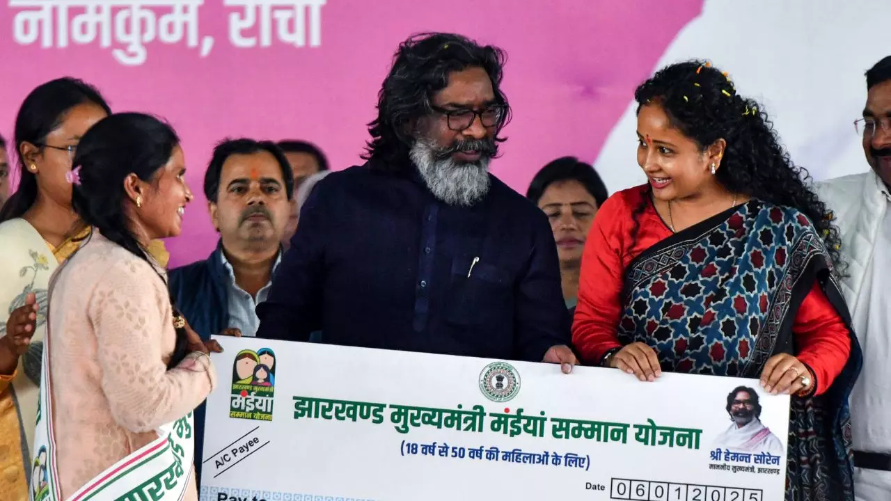देरी पर देरी कर रही सोरेन सरकार, महिलाओं के खाते में नहीं पहुंची मइंया सम्मान योजना की किस्त देरी पर देरी कर रही सोरेन सरकार, महिलाओं के खाते में नहीं पहुंची मइंया सम्मान योजना की किस्त