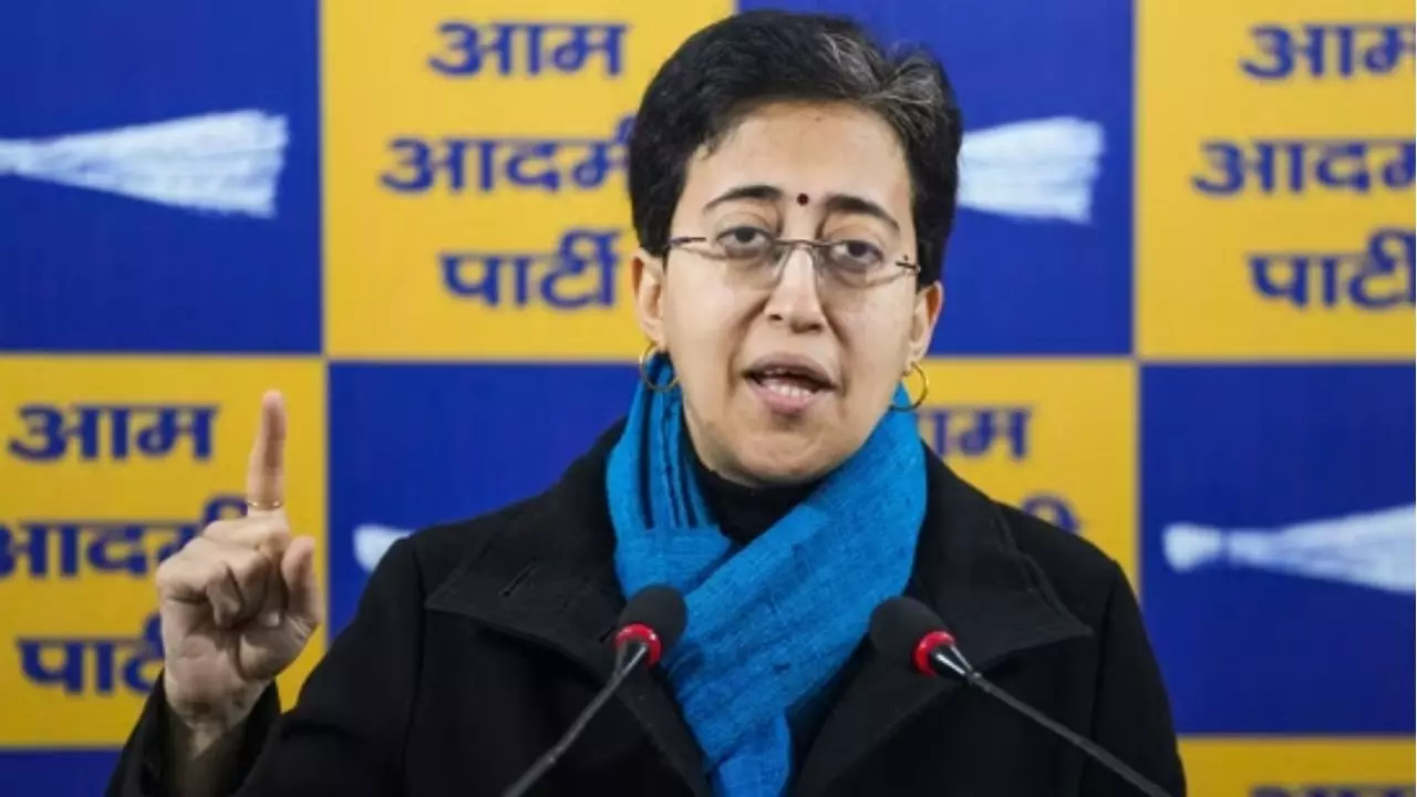 रमेश बिधूड़ी का बेटा जनता को दे रहा धमकी... आतिशी ने वोटिंग से एक दिन पहले लगाए गुंडागर्दी के आरोप