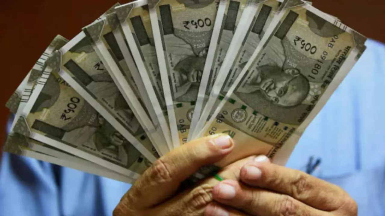 अगर आप 60 लाख से कम कमाते हैं तो आप गरीब... सोशल मीडिया पर छिड़ी बहस अगर आप 60 लाख से कम कमाते हैं तो आप गरीब... सोशल मीडिया पर छिड़ी बहस