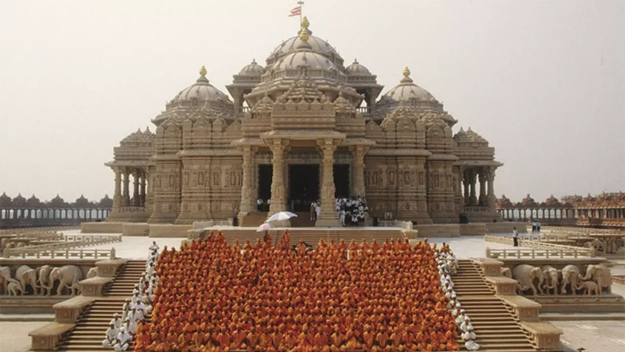US, अबू धाबी और अब अफ्रीका, दुनिया में सबसे बड़े हिंदू मंदिर बनवाने वाले BAPS को कितना जानते हैं आप? US, अबू धाबी और अब अफ्रीका, दुनिया में सबसे बड़े हिंदू मंदिर बनवाने वाले BAPS को कितना जानते हैं आप?
