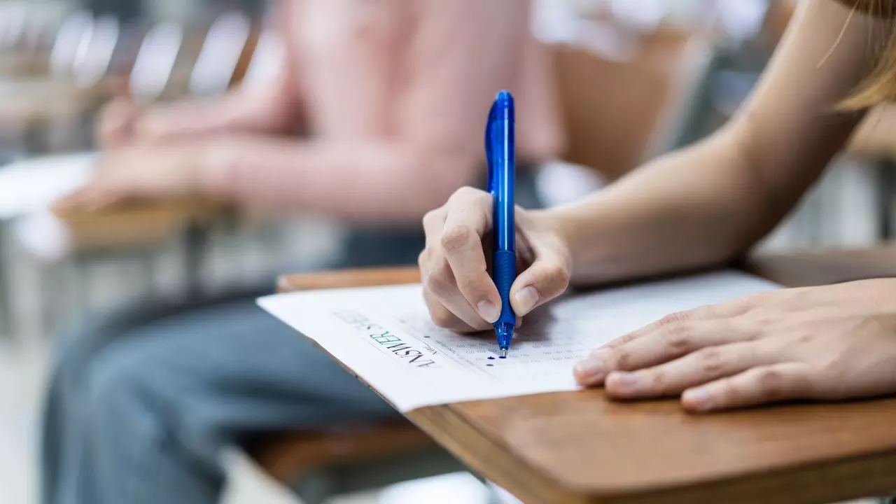 CBSE 10 - 12वीं के एग्जाम की तैयारी के टिप्स, इन 10 बातों को किया फॉलो तो आएंगे अच्छे नंबर