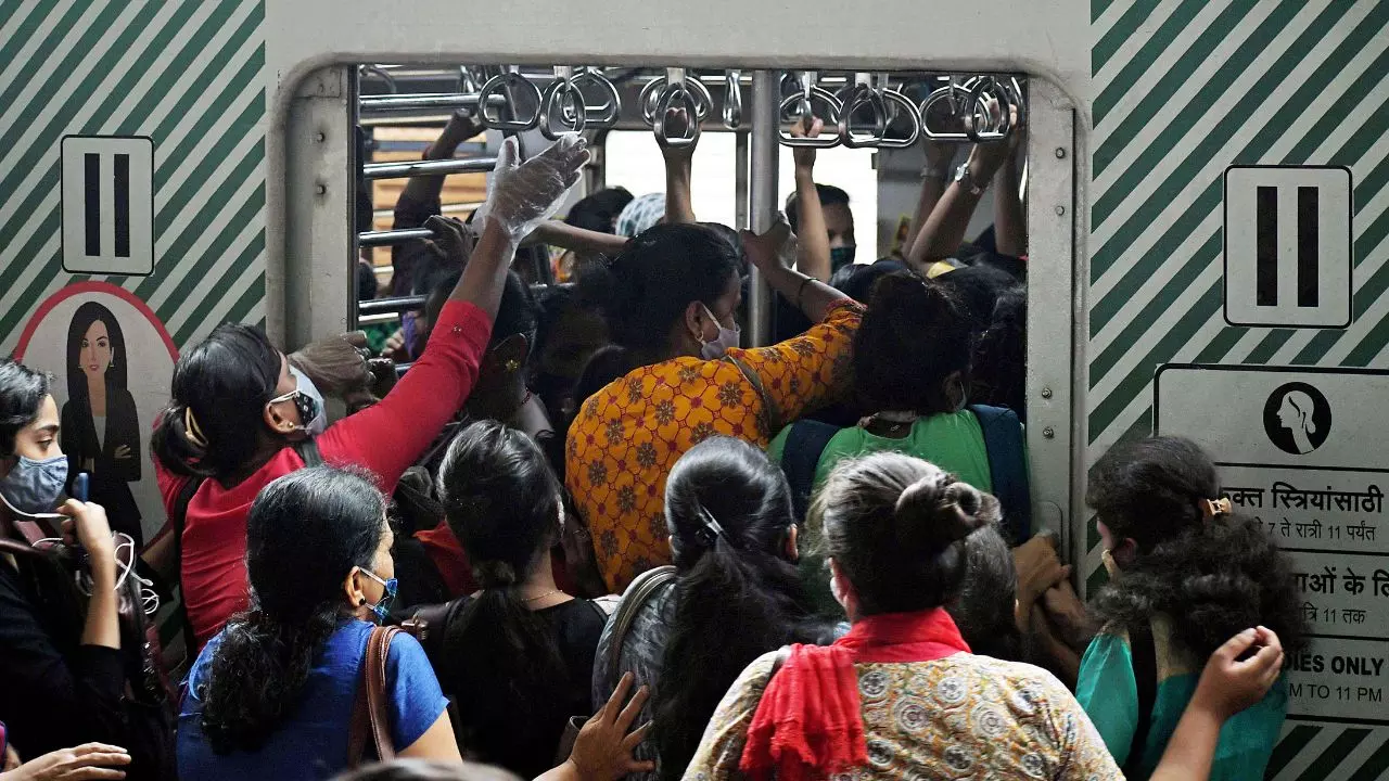 मुंबई लोकल में मिलेगी राहत की सांस, रेलवे ले आया खास प्लान; आरामदायक होगा सफर