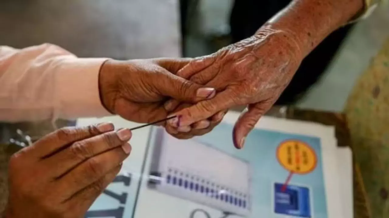 दिल्ली में 70 विधानसभा सीटों पर वोटिंग आज, 699 उम्मीदवारों की किस्मत EVM में होगी कैद