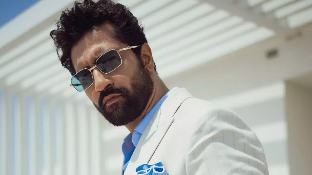 कभी रहते थे चॉल में, 1500 रुपये थी पहली कमाई, आज है करोड़ों में नेटवर्थ कभी रहते थे चॉल में, 1500 रुपये थी पहली कमाई, आज है करोड़ों में नेटवर्थ