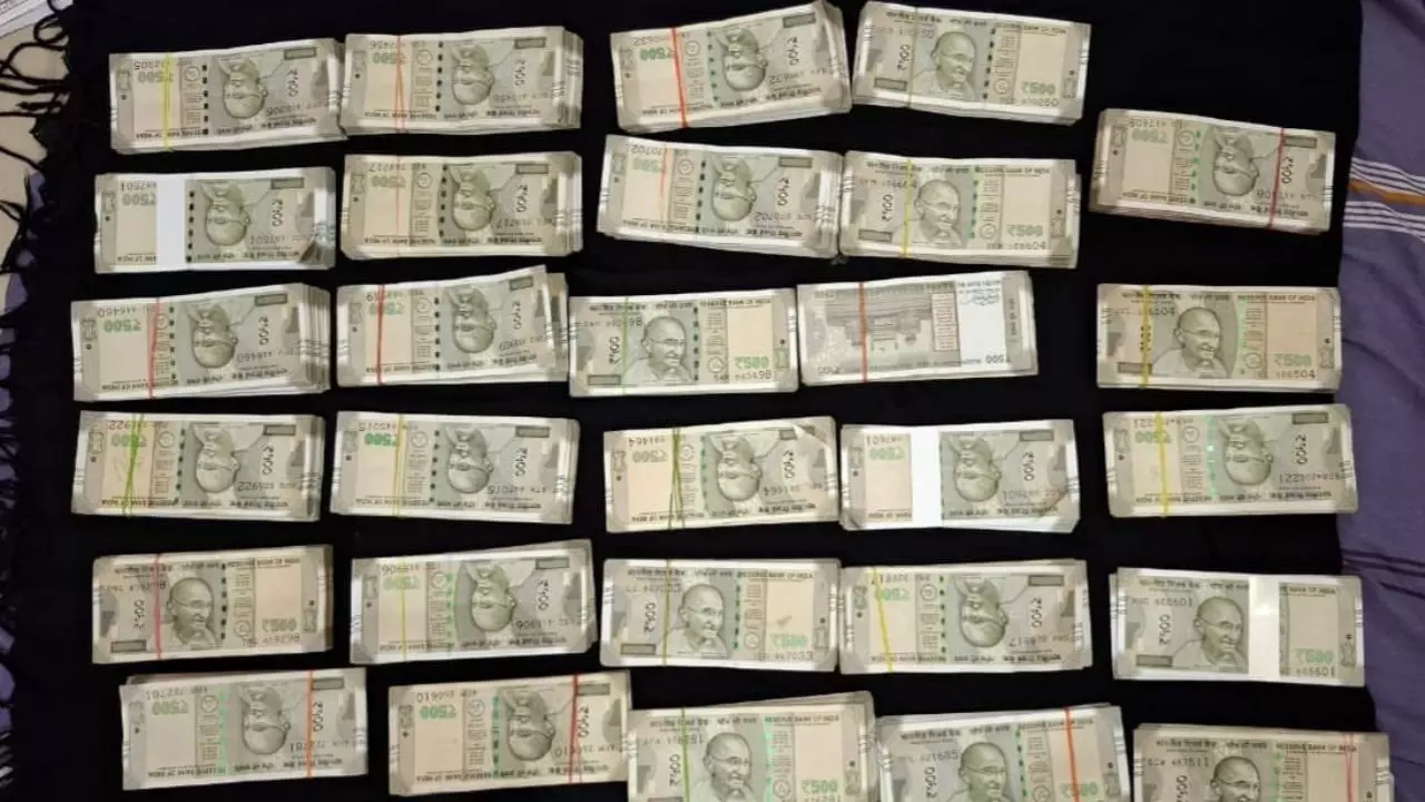 भोपाल में कार से मिले 52 किलो सोना और 11 करोड़ कैश का असली मालिक कौन? अब तक नहीं मिला सुराग