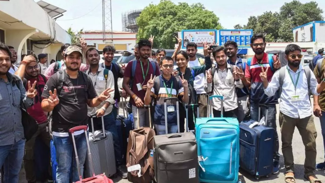 55 लाख खर्च कर बेटे को भेजा US, 14 दिन बाद भेज दिया गया वापस, स्वर्ण सिंह ने बयां किया दर्द
