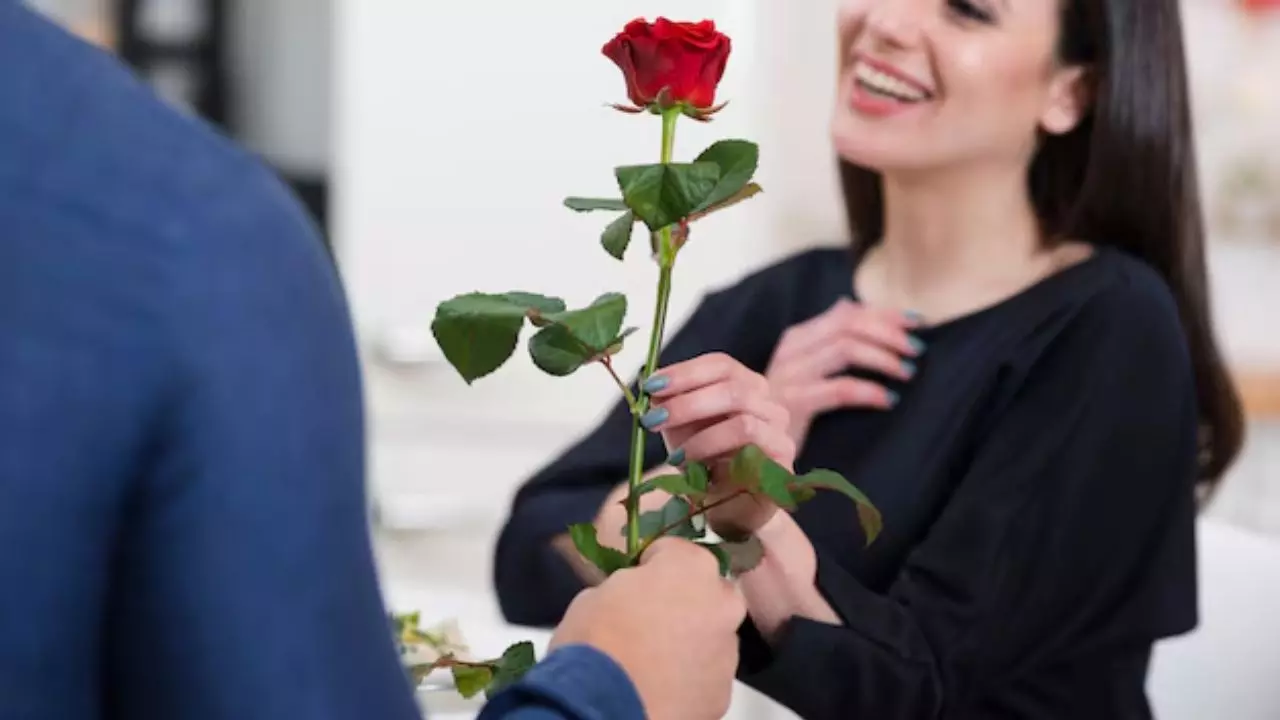 गर्लफ्रेंड नहीं, फिर भी Rose Day है मनाना! ये प्रो टिप्‍स आपके लिए ही है...