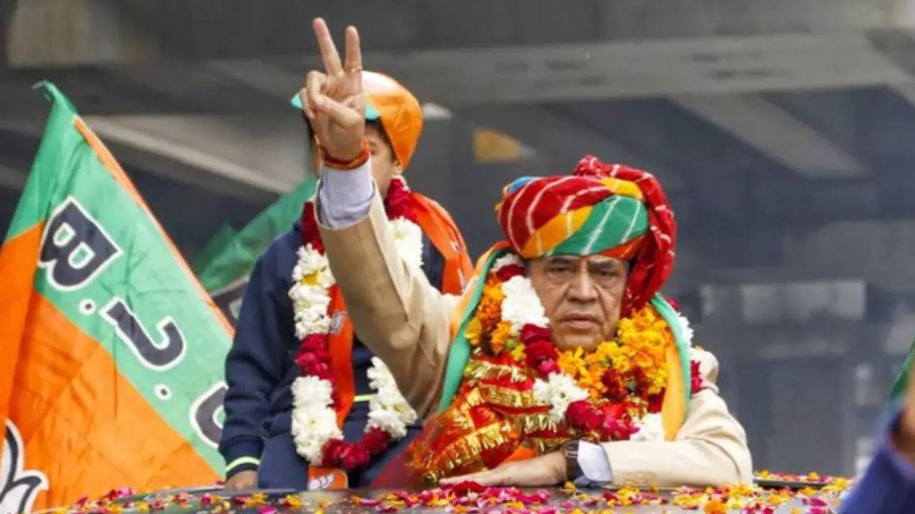 मुस्लिम बहुल इलाके मुस्तफाबाद में BJP का कमल खिलाने वाले मोहन सिंह बिष्ट कौन?