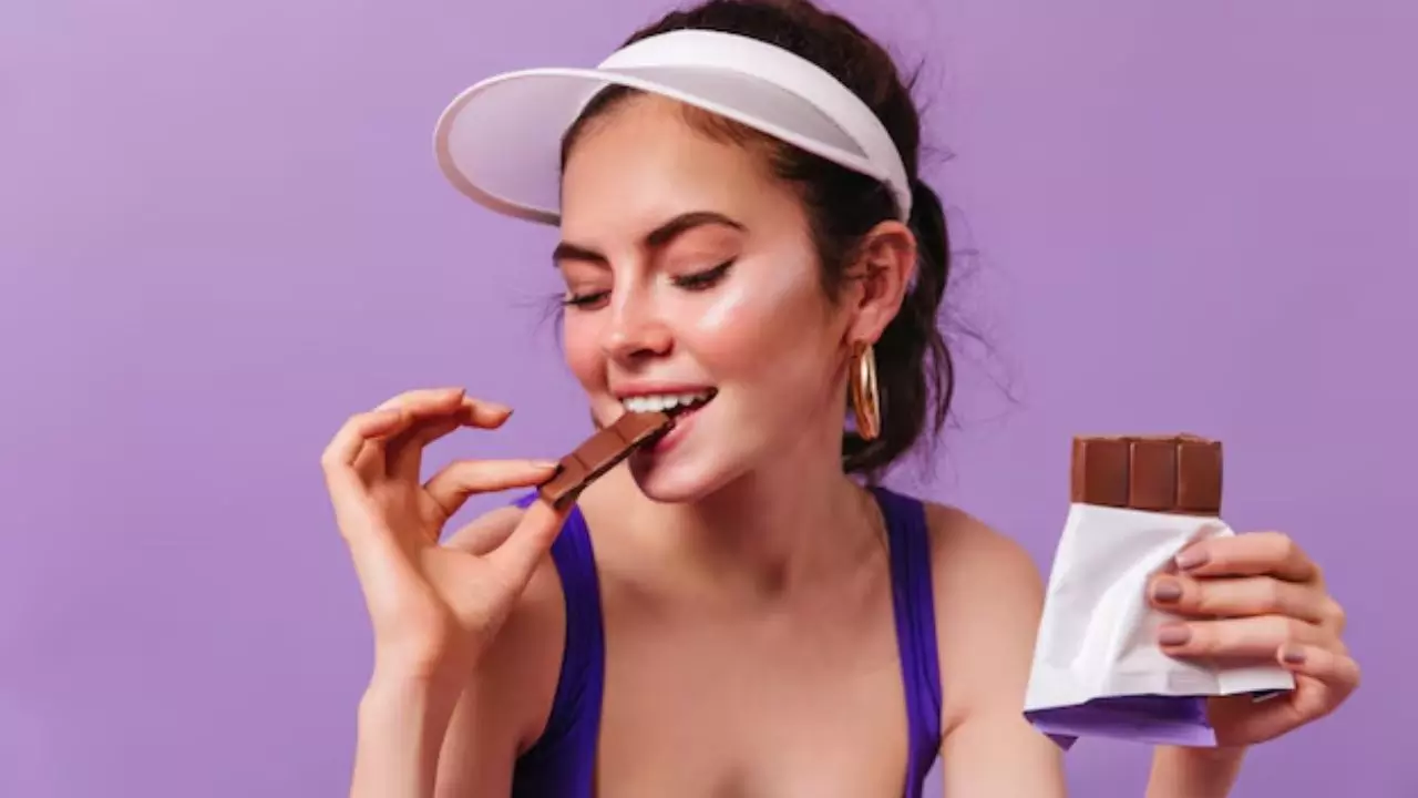 Chocolate Day 2025: कैसे तीखी चॉकलेट बना मीठा रोमांस, जानें हिस्ट्री Chocolate Day 2025: कैसे तीखी चॉकलेट बना मीठा रोमांस, जानें हिस्ट्री