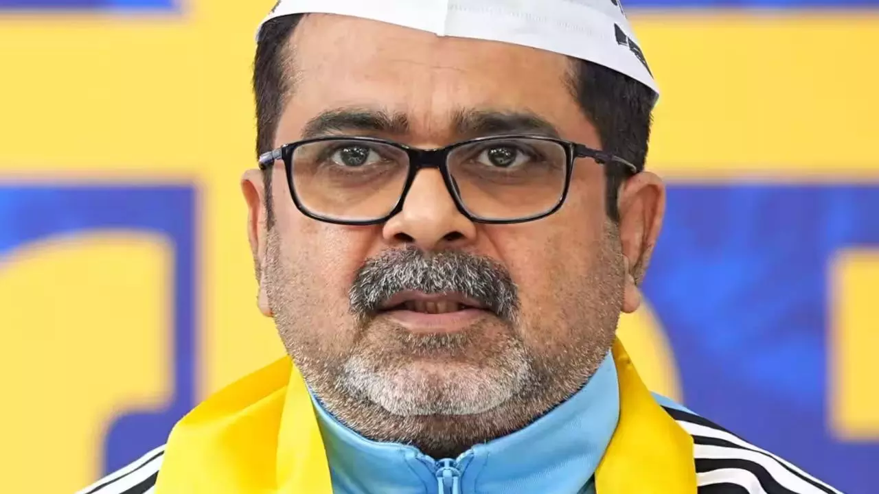 सोशल मीडिया के महारथी चुनाव में फिसड्डी, मिलियन में फॉलोअर्स फिर भी क्‍यों नहीं मिलते वोट?