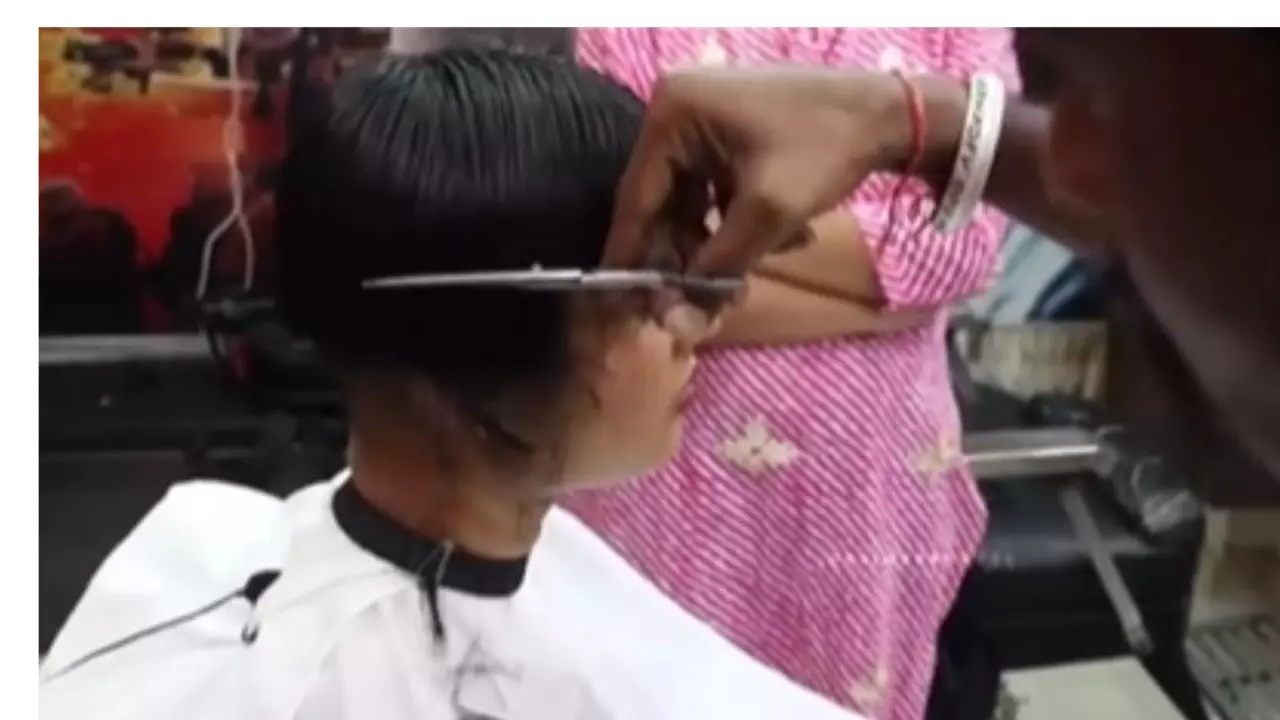 मॉडर्न मां की तरकीब कर देगी हैरान, ना रहेगा बाल ना बनेगा बॉयफ्रेंड; Viral Video