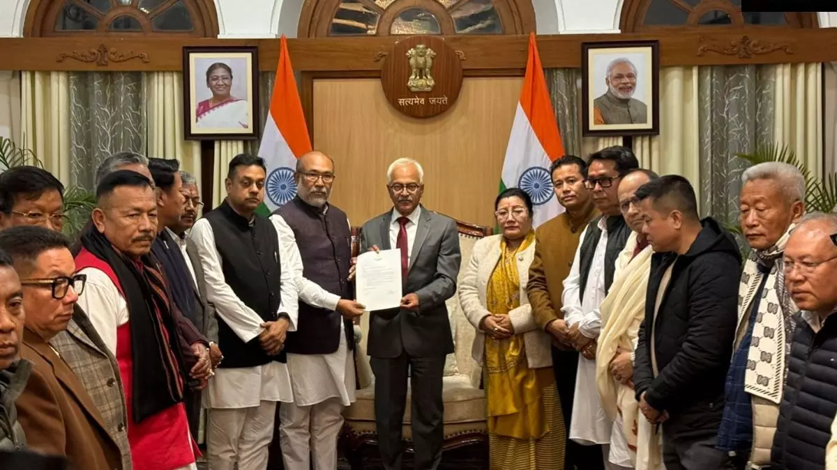 बीरेन सिंह ने सीएम पद से यूं ही नहीं दिया इस्तीफा, जातीय संघर्ष बना गले की फांस बीरेन सिंह ने सीएम पद से यूं ही नहीं दिया इस्तीफा, जातीय संघर्ष बना गले की फांस