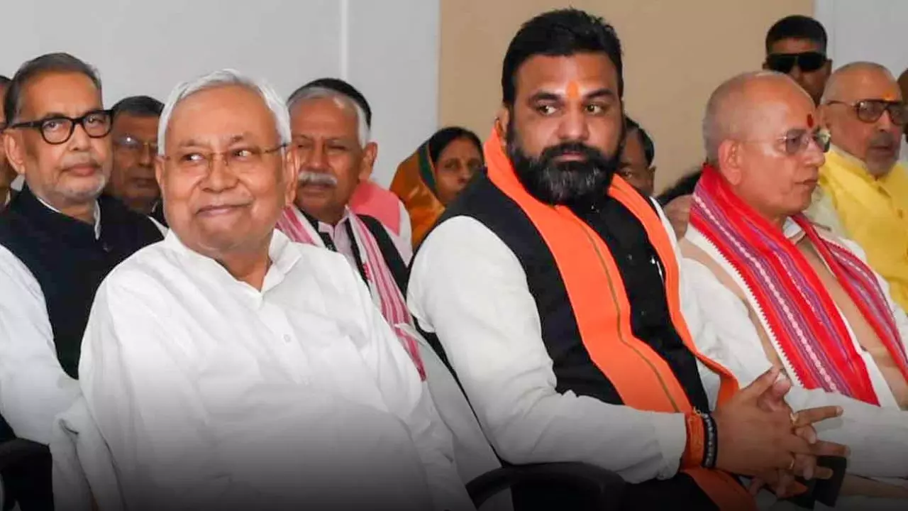बिहार में क्यों रुक गई CM नीतीश से लेकर मंत्री-विधायक और 9 लाख कर्मचारियों तक की सैलरी?