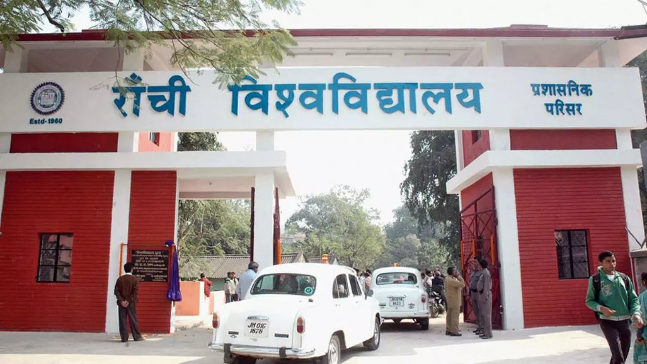 रांची विश्वविद्यालय में शिक्षक नियुक्ति पर बवाल, NSUI ने किया विरोध प्रदर्शन