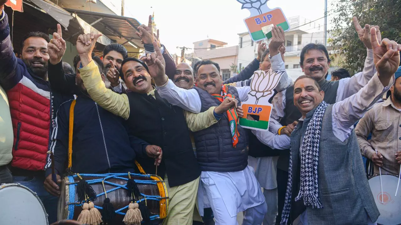 दिल्ली का कौन सा विधायक है सबसे ज्यादा अमीर, किस पर दर्ज हैं कितने मामले? जानें सबकुछ