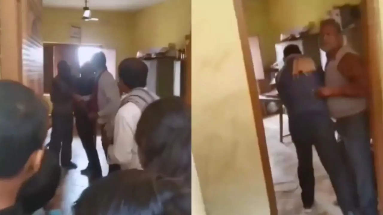 मीटिंग में आगबबूला हुए प्रिंसिपल साहब! टीचर को जड़ दिए एक के बाद एक 18 थप्पड़ | VIDEO मीटिंग में आगबबूला हुए प्रिंसिपल साहब! टीचर को जड़ दिए एक के बाद एक 18 थप्पड़ | VIDEO